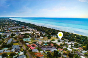 Rosebud Beachhouse Across from Beach, Rosebud